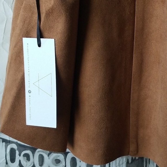 Sage the Label Crop Top - Picture 4 of 5